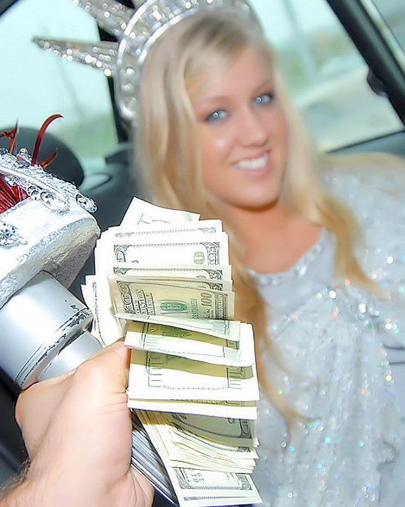 Русские изменяют за деньги. Девушки продаются за деньги. Красивые дамы, за деньги. Девушки которые дают за деньги. Девочки отдаются за деньги.